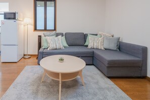 3 bedrooms, desk, free WiFi, bed sheets - White Space (Kakegawa)