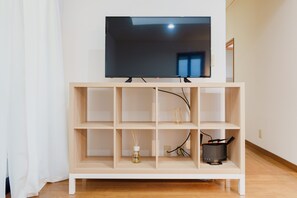 3 bedrooms, desk, free WiFi, bed sheets - White Space (Kakegawa)