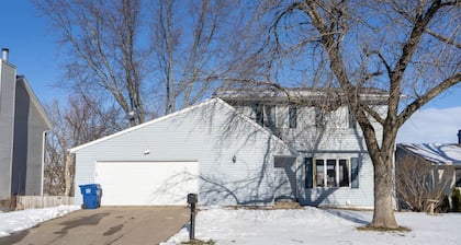 Spacious family home with luxe beds, fenced in back yard, heart of town!