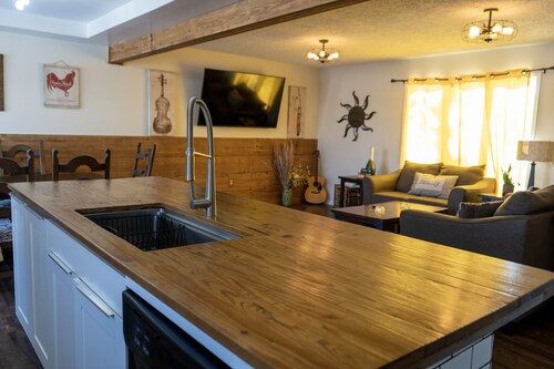 Spacious family home with luxe beds, fenced in back yard, heart of town!