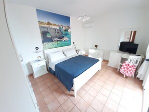 2 camere, una scrivania, Wi-Fi gratuito, lenzuola