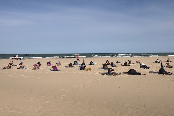 Platja a a prop, gandules de platja i tovalloles de platja