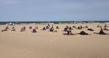 South Haven - No Stairs - Condo with Pool - 2 minute Walk to Beach!