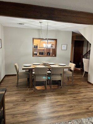 Dining - Pointe Royale 3BR Walk-In Condo Indoor and Outdoor Pools Great for Families (Branson)
