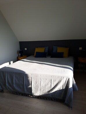 6 Schlafzimmer, Bügeleisen/Bügelbrett, WLAN