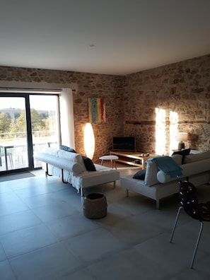 TV - Gites NOELLIE quiet 12/14personnes (Nouvelle-Aquitaine)