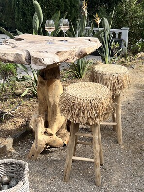 Outdoor dining - 300 m from the Beach Beautiful, French Villa with heated Pool and Sea View (Sainte-Maxime)