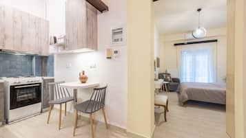 1 habitación, tabla de planchar con plancha, wifi y ropa de cama