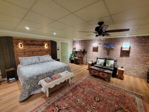 Spacious layout for studio. Comfortable furnishings
