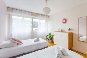2 makuuhuonetta, silitysrauta/-lauta, ilmainen Wi-Fi, vuodevaatteet