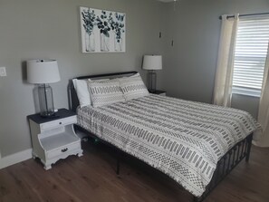 2 makuuhuonetta, silitysrauta/-lauta, ilmainen Wi-Fi, vuodevaatteet