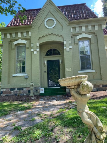 Historical School House with Lake James chain access