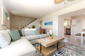 TV, offices - Oceanfront Balcony Deck + Private Backyard + Prime Location | Sunset Cliffs (San Diego)