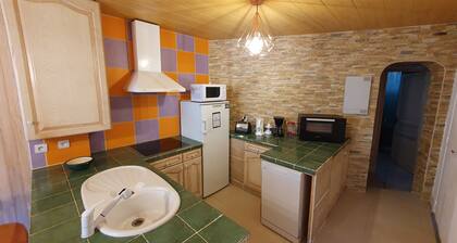 Appartement 54m2 avec balcon au pied des pistes et des sentiers de randonnées.