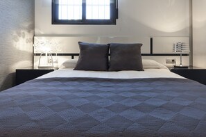 4 chambres, coffres-forts dans les chambres, fer et planche Ă repasser
