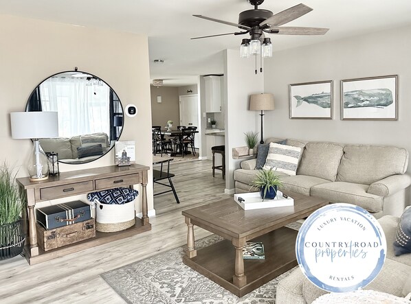 Smart TV, fireplace, books, music library - Hot Tub, Private Beach, Screened Porch Backyard Oasis, Local Pool, Close to all! (North Cape May)