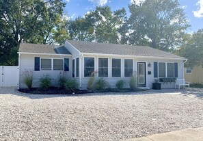 Exterior - Hot Tub, Private Beach, Screened Porch Backyard Oasis, Local Pool, Close to all! (North Cape May)
