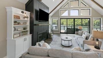 Älytelevisio, takka, pöytätennispöytä