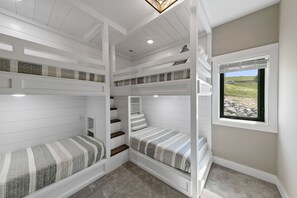 6 bedrooms, iron/ironing board, free WiFi, bed sheets