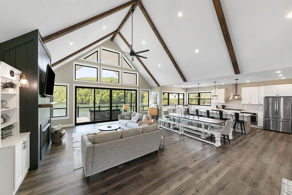 Televisor intel·ligent, llar de foc i taula de tennis de taula