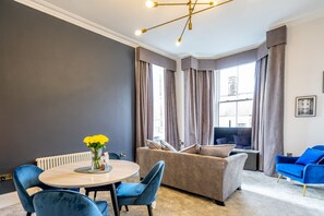 Living area - 5 Rowntree House - sleeps 3 guests  in 1 bedroom (York)