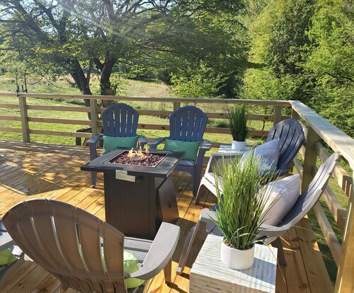 The Golden Grove Getaway / 15 min to downtown Greenville