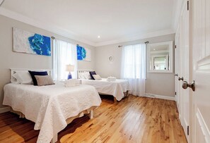 3 habitaciones, escritorio, tabla de planchar con plancha y wifi gratis 
