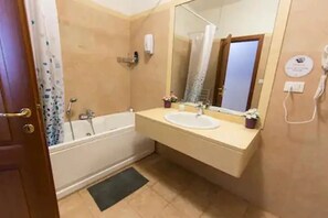 Hair dryer, towels, soap, shampoo - BigFamilyFlats - Vatican - 4 rooms - perfect for big groups (Roma)