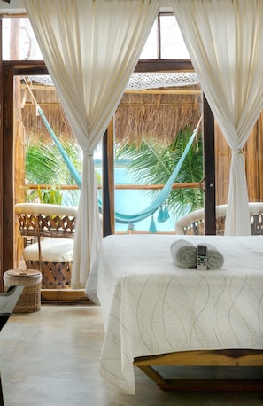 Standard Double Room, 1 King Bed, Lake View | Individually decorated, individually furnished, iron/ironing board - Xcabal Hotel Boutique (Bacalar)