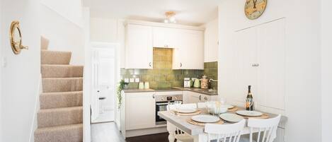 Fridge, oven, stovetop, electric kettle