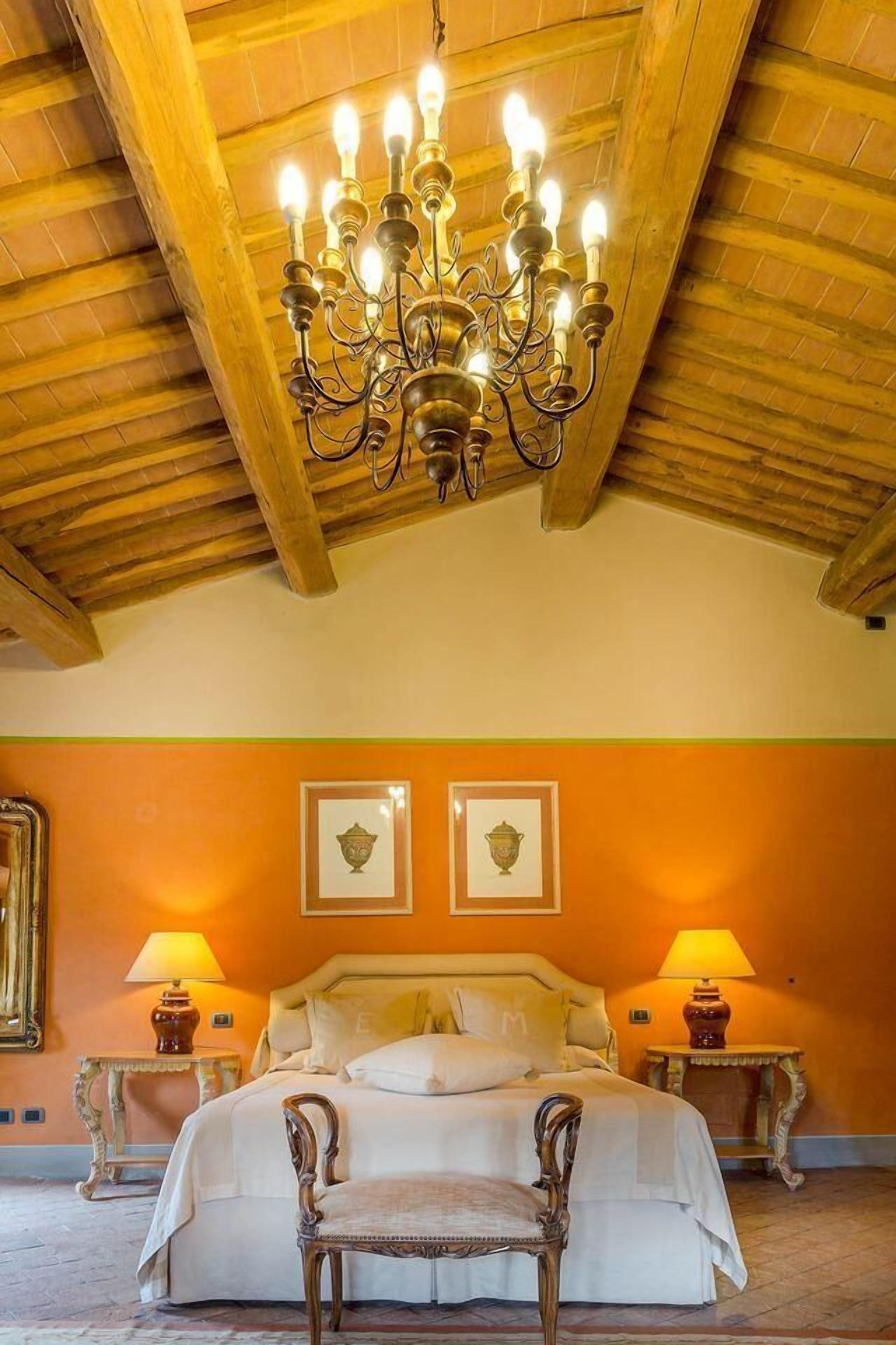 4 bedrooms, travel crib