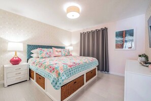 2 bedrooms, travel cot, WiFi, bed sheets