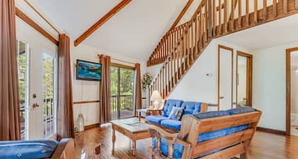 Carters Lake Lakeview Cabin #6 includes free boat slip at the Marina
