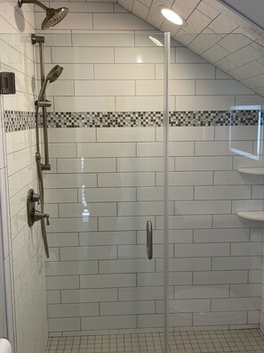 Combined shower/tub, hair dryer, towels, soap