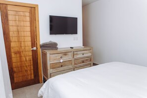 5 slaapkamers, een strijkplank/strijkijzer, wifi