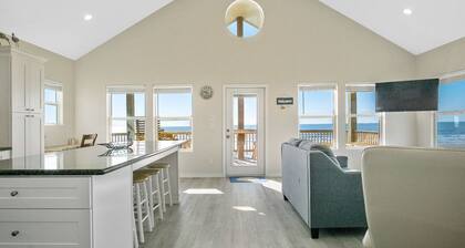 FABULOUS BEACHFRONT! Pets OK-Huge Deck! Lots of space below! Steps to beach