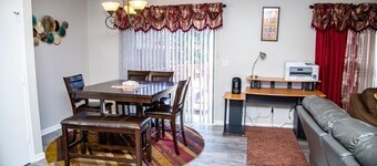 Gabie Fabulous Home Vacation Getaway! Free WIFI 4 bedrooms and 2.5 bathrooms!