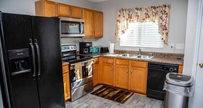 Gabie Fabulous Home Vacation Getaway! Free WIFI 4 bedrooms and 2.5 bathrooms!