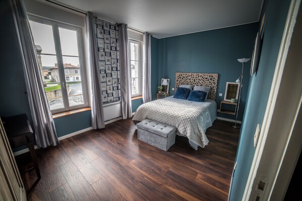 9 chambres, chambres insonorisées, fer et planche à repasser