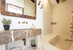 Hair dryer, towels - CA'N LA (Deià)