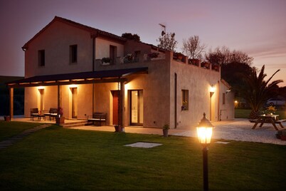 CASA MONTEFIORE 13 farmhouse in the Marche countryside