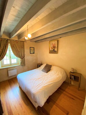 2 chambres, fer et planche à repasser, lit parapluie, Wi-Fi gratuit