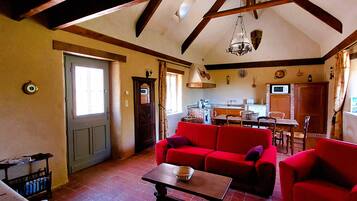 TV, fireplace, stereo