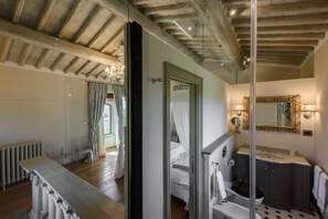Badewanne, Haartrockner, Bidet, Handtücher