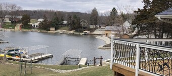 3 Bedroom Lake House on Lake Delhi with 2.5 Bathrooms