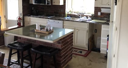 3 Bedroom Lake House on Lake Delhi with 2.5 Bathrooms