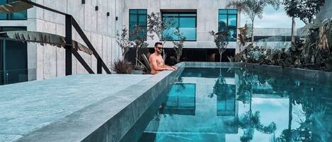 Piscine extérieure, piscine chauffée