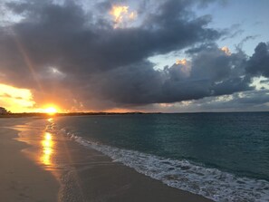 On the beach, sun loungers, beach towels - Oceanfront 1 Bedroom, AMAZING views (Providenciales)