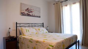 1 bedroom, iron/ironing board, travel cot, free WiFi