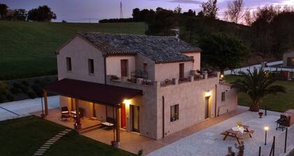 Montefiore House 13 - Sunflowers. Farmhouse in the Marche countryside
